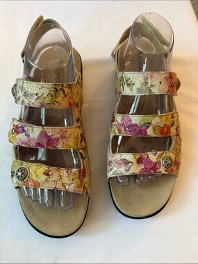 Aravon Floral Comfort Sandals for Women - Adjustable! NWOT